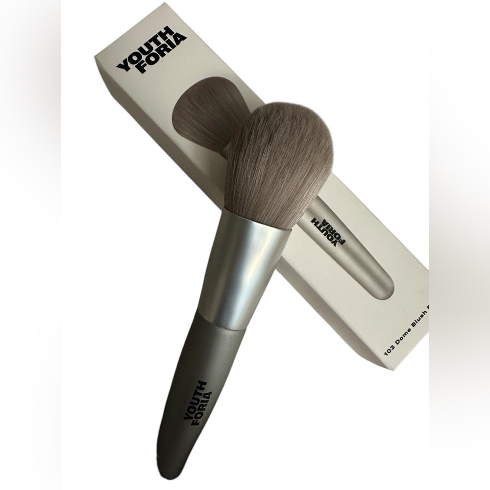 Youth Foria 103 Dome Blush Brush NIB Silver